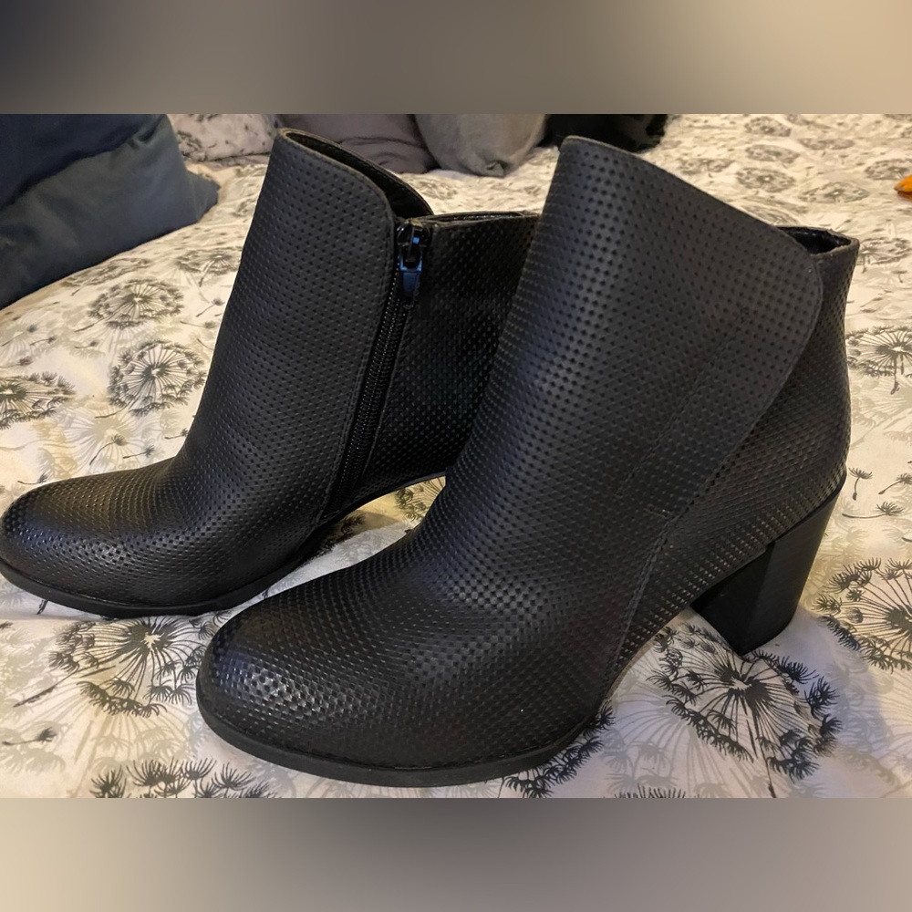 Naturalizer Size 8 Black Bootie New Never Worn